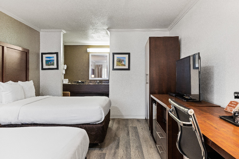 2 Queen Beds Accessible - Non Smoking
