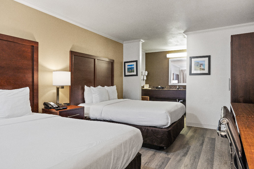 2 Queen Beds Accessible - Non Smoking