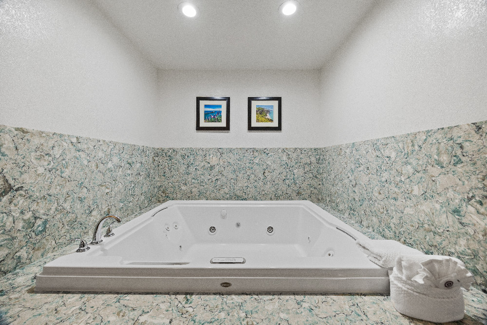 1 King Bed Bathroom