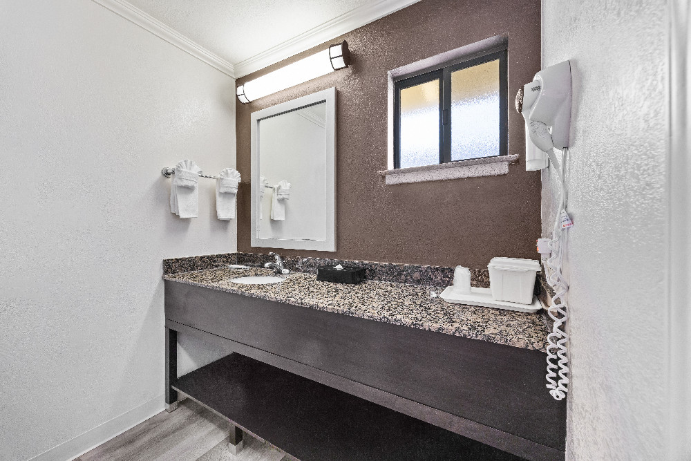 1 King Bed Suite Bathroom