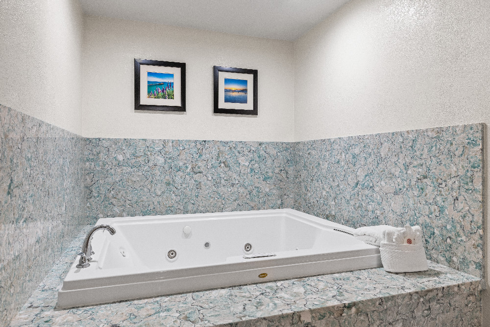 1 King Bed Bathroom