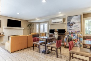 Comfort Inn Santa Cruz - Lounge in Our Lobby2
