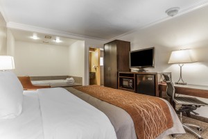 Comfort Inn Santa Cruz - Guest Room with Hot Tub